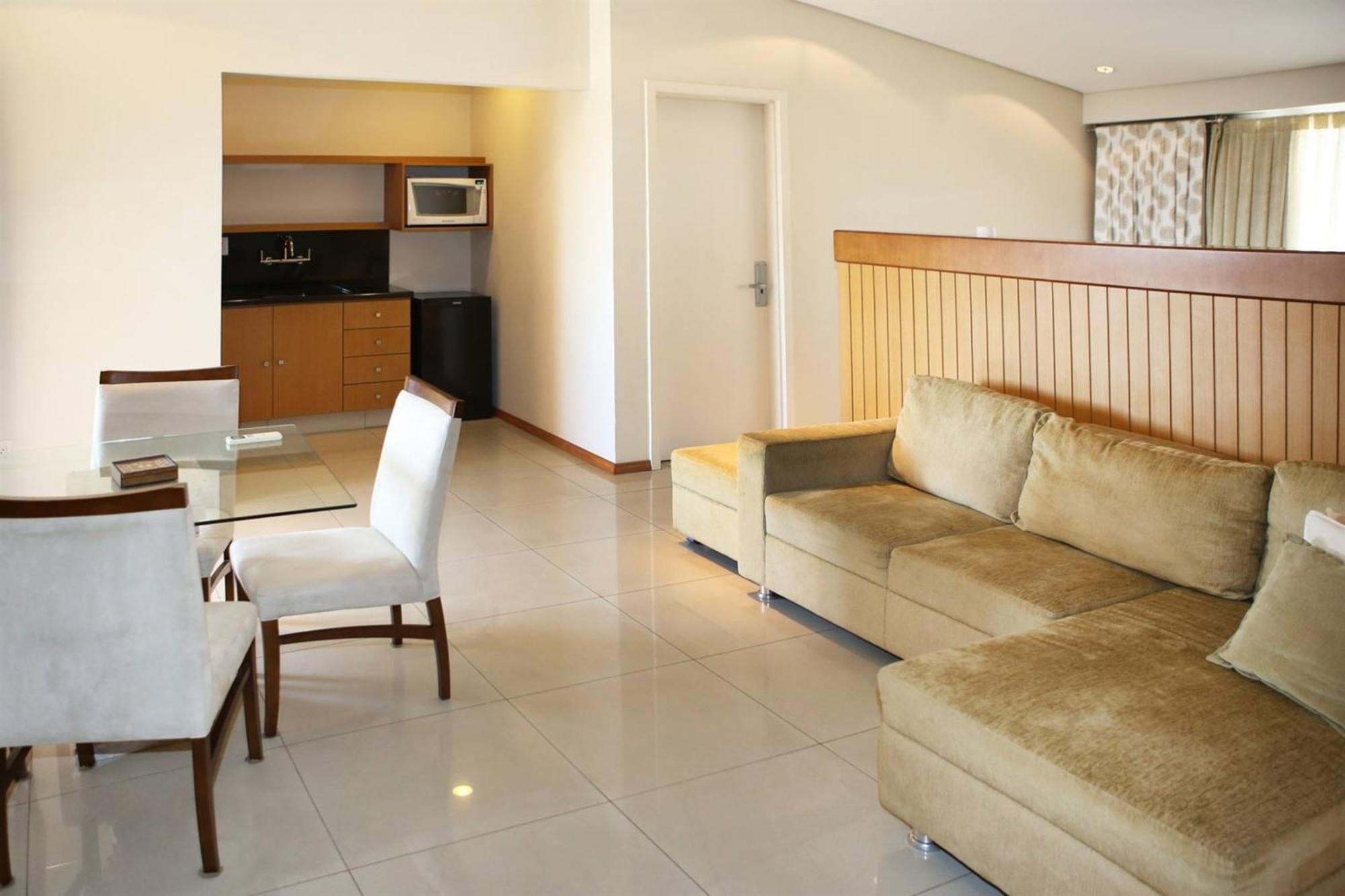 Le Village Flats E Hotel Жоинвили Экстерьер фото