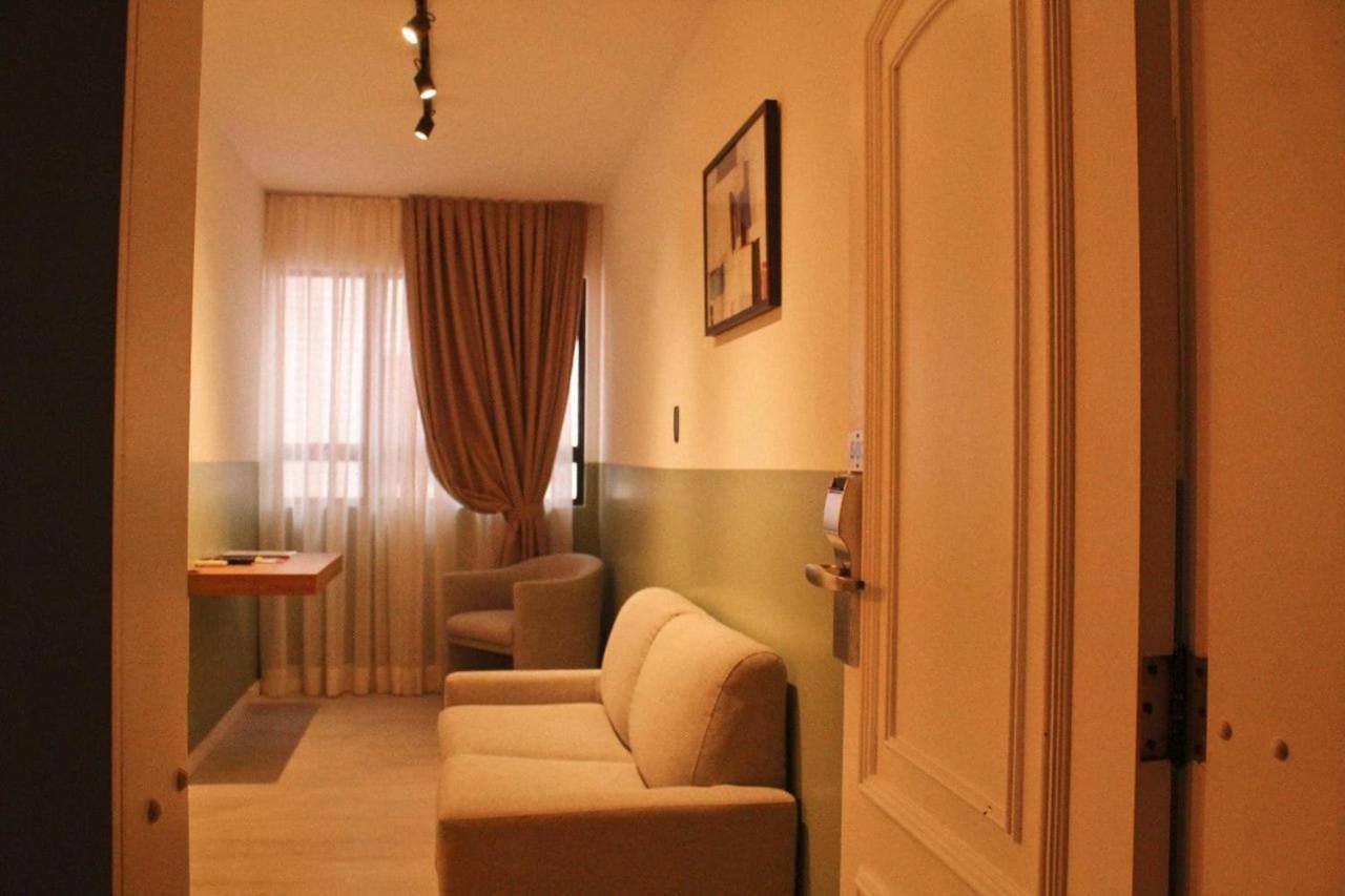 Le Village Flats E Hotel Жоинвили Экстерьер фото