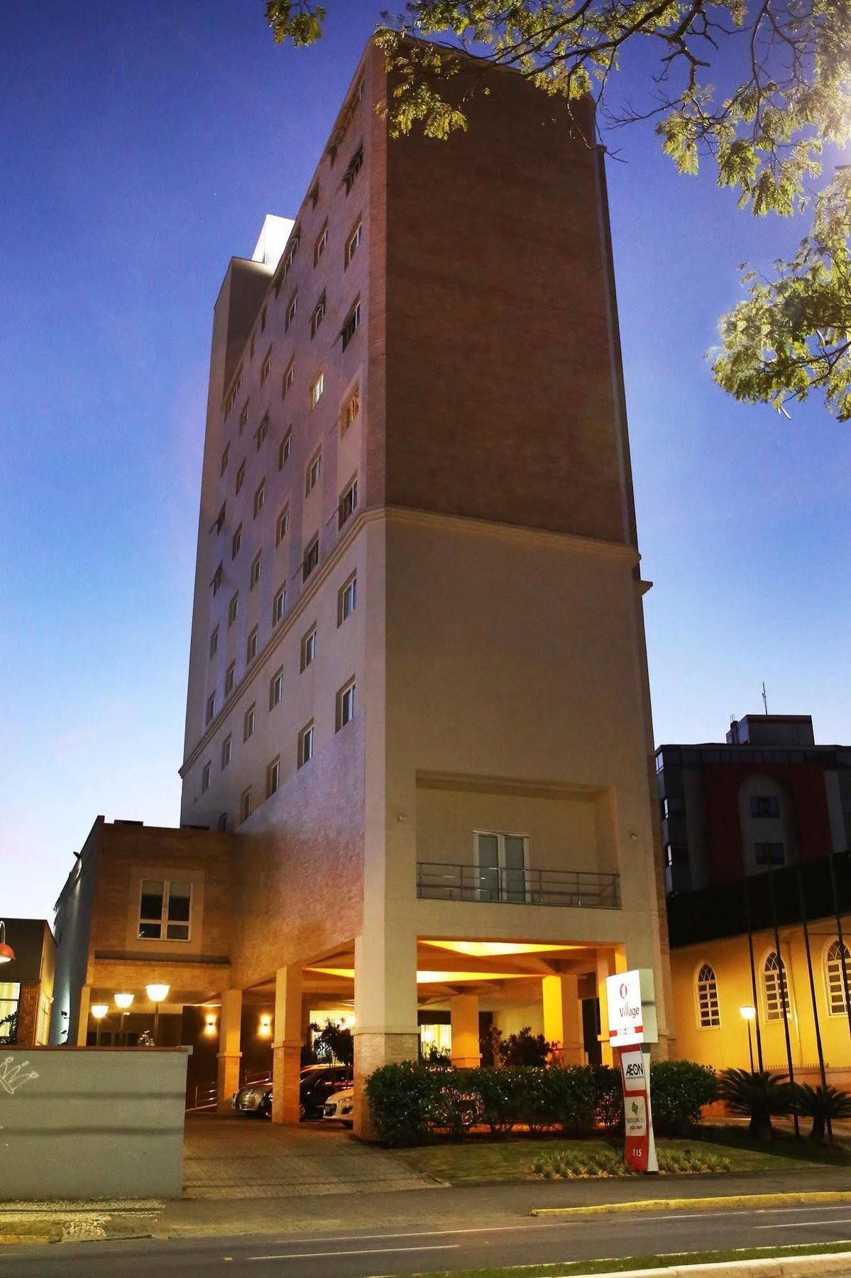Le Village Flats E Hotel Жоинвили Экстерьер фото